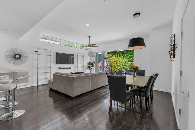 350 Goleta Way, Palm Springs CA: https://media.crmls.org/mediaz/d05b0331-3ff2-4dea-9011-b04a6b09064a.jpg