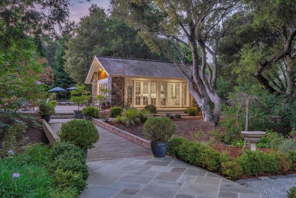 https://media.crmls.org/mediaz/d05b2c42-375a-4fb9-b4b3-62faee361402.jpg?preset=X-Large