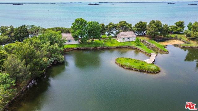 1 Private Island Near Venice, Italy,  CA: https://media.crmls.org/mediaz/d05b871a-daa4-420f-9ce4-a75cba90799e.jpg