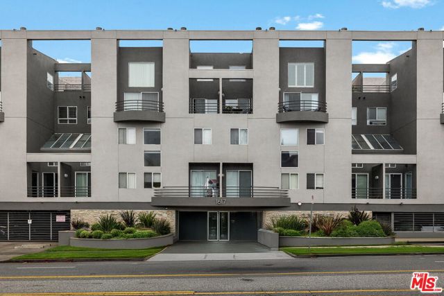 1617 S Beverly Glen Boulevard, Los Angeles CA: https://media.crmls.org/mediaz/d05c1372-f010-456f-af7c-e238c3ae6564.jpg