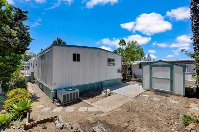 1120 Pepper Dr, El Cajon CA: https://media.crmls.org/mediaz/d05c2d73-b272-4ff5-ac2b-25c4c87550a8.jpg