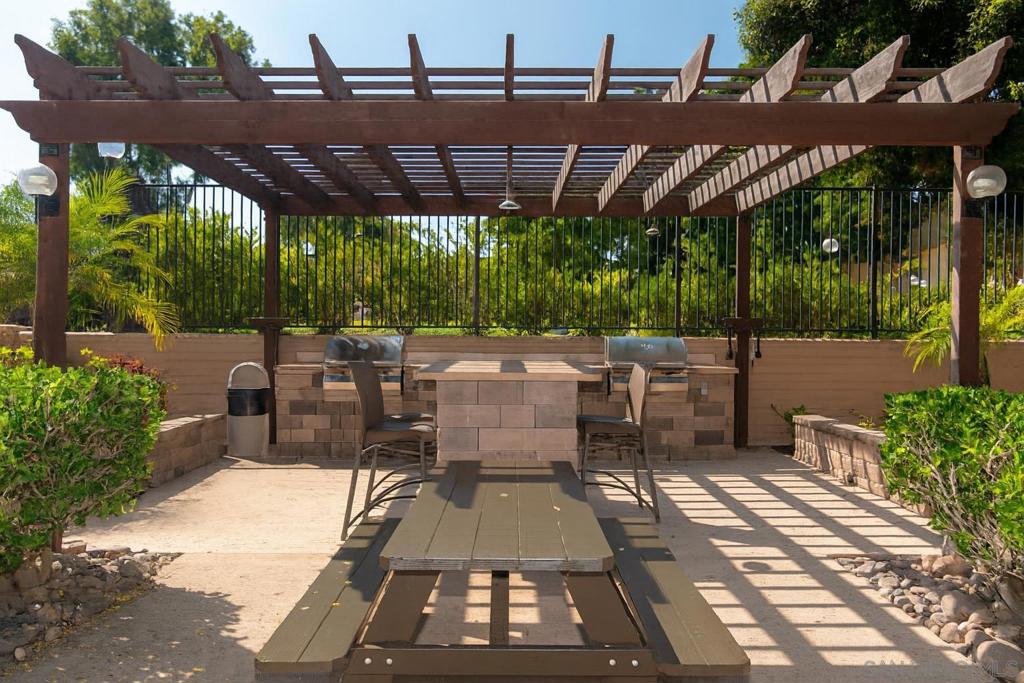 4032 Valeta St - photo 13
