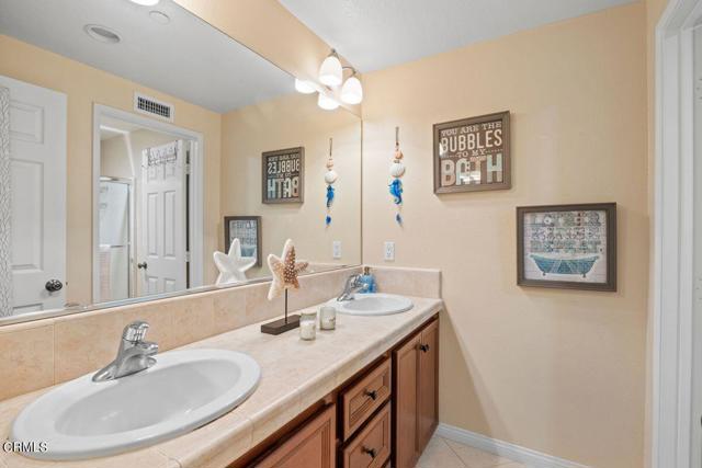 3004 Moonlight Park Avenue, Oxnard CA: https://media.crmls.org/mediaz/d05c471c-d48b-4c57-9c76-2b28ccabe448.jpg