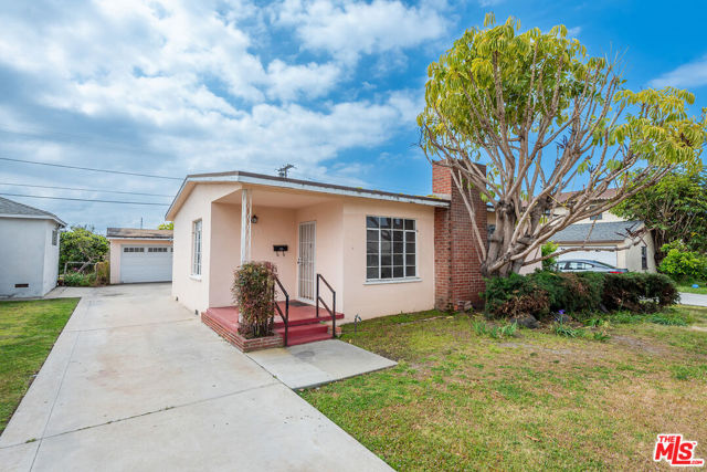 12926 Bonaparte Avenue, Los Angeles CA: https://media.crmls.org/mediaz/d05c523c-5c6d-4336-ab72-cdbf240aa7d6.jpg