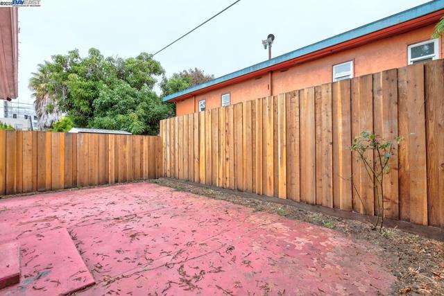 723 Apgar St, Oakland CA: https://media.crmls.org/mediaz/d05c5535-b20b-4d7f-bea5-b746779962f9.jpg