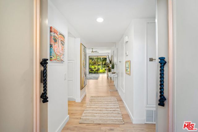 60 La Ronda Drive, Rancho Mirage CA: https://media.crmls.org/mediaz/d05c7202-7331-4a07-8f07-72f13f1352da.jpg