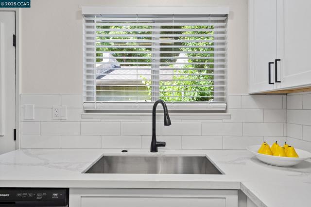 1050 Mohr Ln, Concord CA: https://media.crmls.org/mediaz/d05c867a-5f83-4601-852d-b541bd0ad834.jpg
