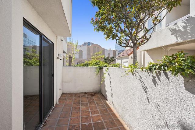701 Kettner Blvd, San Diego CA: https://media.crmls.org/mediaz/d05d03dc-f87e-4d71-bcbf-4d4bf66fd1fa.jpg