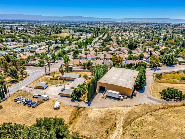 1995 Old Calaveras Road, Milpitas CA: https://media.crmls.org/mediaz/d05d305b-3ca4-4678-b283-534b793be2e9.jpg