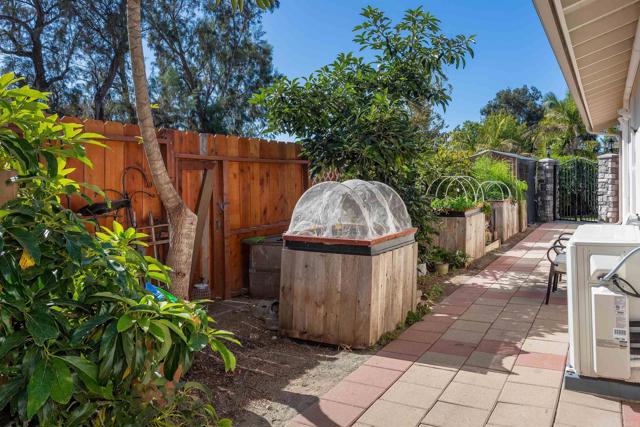 Detail Gallery Image 24 of 27 For 2026 Elevada St, Oceanside,  CA 92054 - 4 Beds | 3/1 Baths