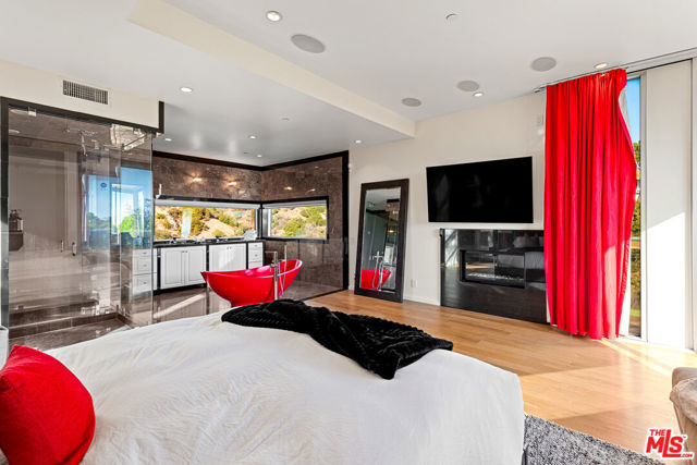 2738 Rinconia Drive, Los Angeles CA: https://media.crmls.org/mediaz/d05ed820-3412-4ee7-b1fc-7a50a05b87f2.jpg