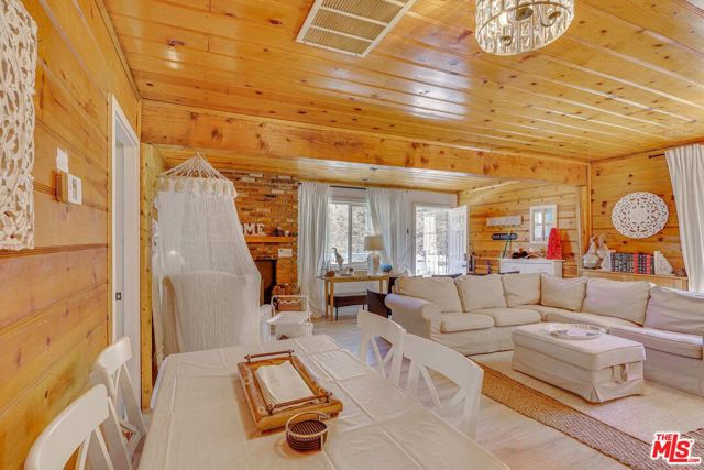 2337 Lookout Drive,  CA: https://media.crmls.org/mediaz/d05eefb5-d25c-4665-859c-5137c7187298.jpg