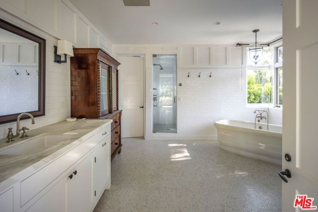 850 Muskingum Avenue, Pacific Palisades CA: https://media.crmls.org/mediaz/d05f0fb2-283c-4bcd-8679-beed8d86edaf.jpg