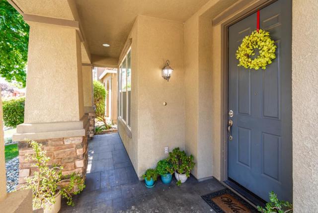 3417 River Shoal Avenue, Sacramento CA: https://media.crmls.org/mediaz/d05f4846-a4cc-4441-8963-d703b33d32c6.jpg