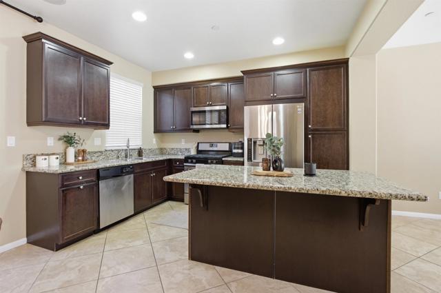 Detail Gallery Image 4 of 21 For 1874 Violet Ct #5,  Chula Vista,  CA 91913 - 3 Beds | 3/1 Baths