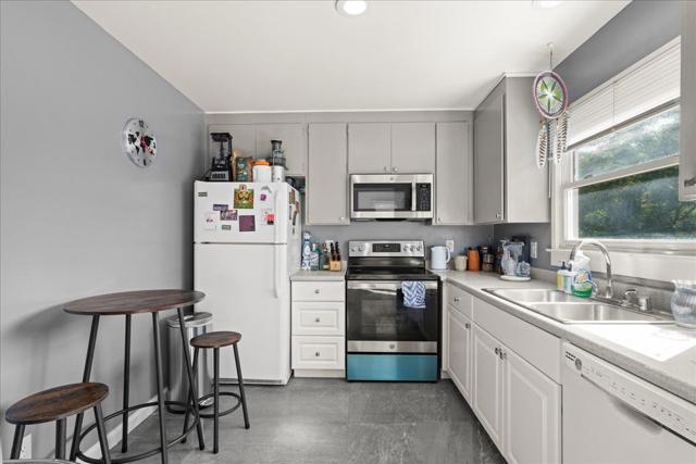 249 Los Gatos Boulevard, Los Gatos CA: https://media.crmls.org/mediaz/d05fdc69-c07d-4bfc-ac2e-6e70b162d9f1.jpg