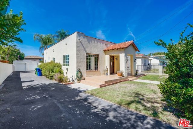 5653 Case Avenue photo 2
