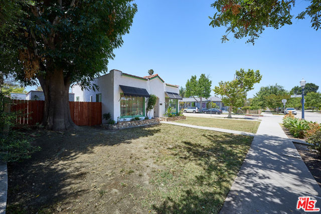 3653 Falcon Avenue, Long Beach CA: https://media.crmls.org/mediaz/d0613535-5022-4d9a-b5db-630d7869c3ab.jpg