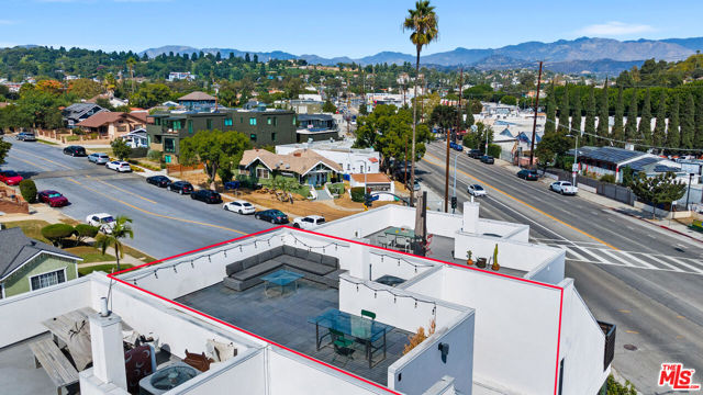 3288 N Canary Way, Los Angeles CA: https://media.crmls.org/mediaz/d0616dc0-4885-4eaa-9c49-fd7e07b2247e.jpg
