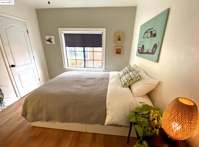 2775 E 21St St, Oakland CA: https://media.crmls.org/mediaz/d0622402-4c72-49af-94b8-e326f674432e.jpg
