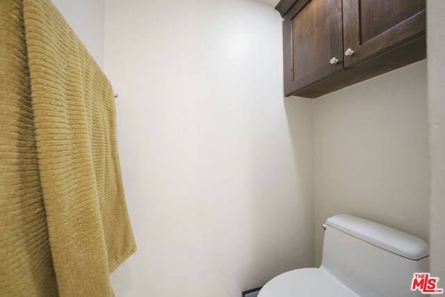 642 Hermosa Avenue, Hermosa Beach CA: https://media.crmls.org/mediaz/d0622c66-1c7f-46da-a252-28216e596ae0.jpg