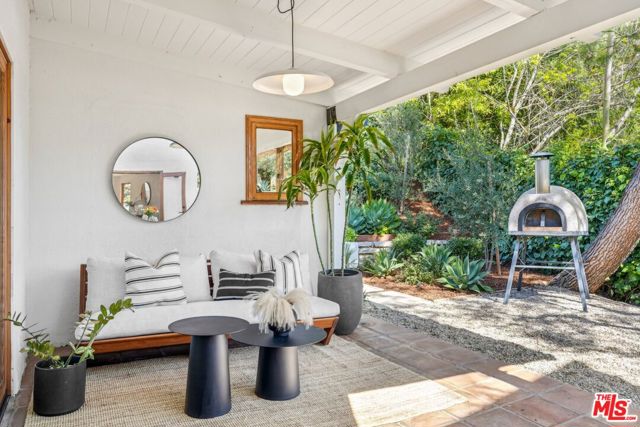 2145 Sunset Crest Drive, Los Angeles CA: https://media.crmls.org/mediaz/d062c13a-49ee-4619-82a7-6f9e45327612.jpg