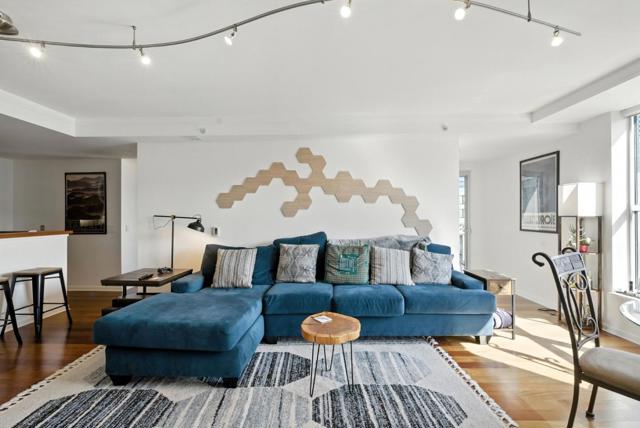 400 Beale Street, San Francisco CA: https://media.crmls.org/mediaz/d062fa63-c17b-4a3a-b4b0-ec13cdf7c712.jpg