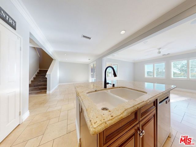 19320 Carranza Lane, Santa Clarita CA: https://media.crmls.org/mediaz/d0635068-0190-4b68-9d16-d21ac3238e20.jpg