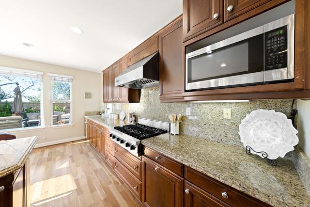 Detail Gallery Image 13 of 52 For 5273 Greenwillow Ln, San Diego,  CA 92130 - 5 Beds | 5/1 Baths