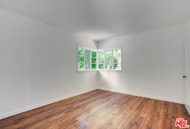 10321 Chrysanthemum Lane, Los Angeles CA: https://media.crmls.org/mediaz/d0636939-94f3-45d2-b0c5-e533569ee5d6.jpg