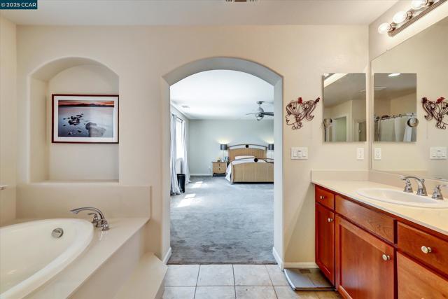 4007 Oak Knoll St, Antioch CA: https://media.crmls.org/mediaz/d064b12e-ef3e-4db0-9f20-363f9c123ac6.jpg