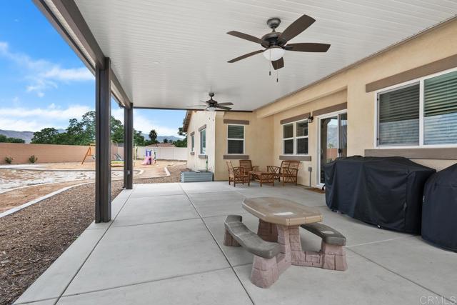 Detail Gallery Image 5 of 11 For 475 W Camellia Way, San Jacinto,  CA 92583 - 5 Beds | 2/1 Baths
