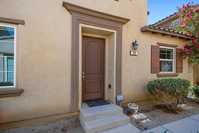 609 Calle Vibrante, Palm Desert CA: https://media.crmls.org/mediaz/d06528a6-6266-4796-ae93-50f46e3942ec.jpg