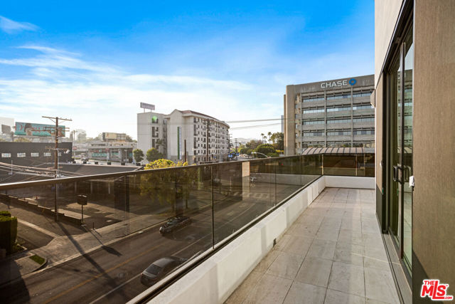 1414 S Beverly Drive Drive, Los Angeles CA: https://media.crmls.org/mediaz/d0653381-ab7d-464b-8601-b51adee8f534.jpg