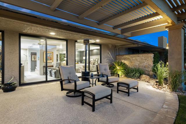 4 Saint Marys Court, Rancho Mirage CA: https://media.crmls.org/mediaz/d0665e13-2729-4e55-83ad-8b2ee1d6fd6a.jpg