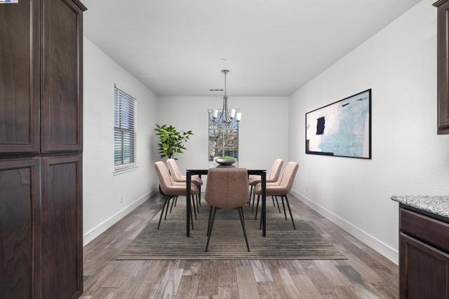 115 Lemon Blossom Ln, Patterson CA: https://media.crmls.org/mediaz/d066632b-a187-4f78-829e-26c97fe04f05.jpg