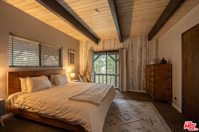 26645 Lake Forest Drive, Twin Peaks CA: https://media.crmls.org/mediaz/d066d0e0-8115-4b83-94fe-4b31663c5412.jpg