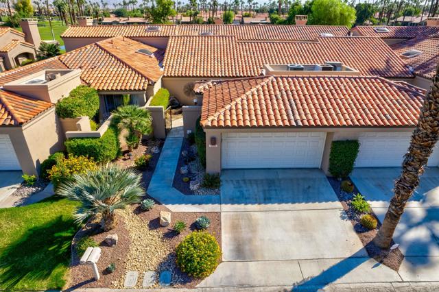38348 Zinnia E Lane, Palm Desert CA: https://media.crmls.org/mediaz/d066eefb-1c2e-44e9-aaec-a24ce5370130.jpg