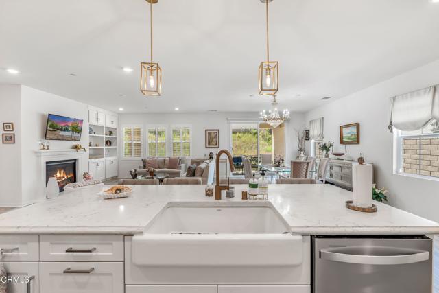 566 Purple Sage Lane, Simi Valley CA: https://media.crmls.org/mediaz/d066fdbf-caab-46c2-818f-842a2ae44d53.jpg