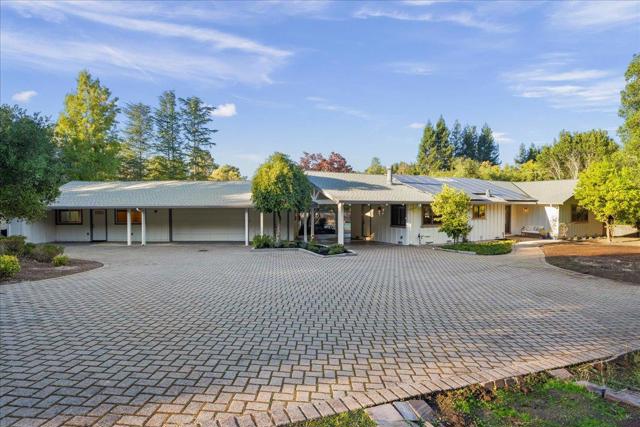 12272 Windsor Court, Los Altos Hills CA: https://media.crmls.org/mediaz/d0670484-6f04-47a7-a0eb-591aad81c505.jpg