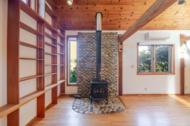 1009 Miramontes Street, Half Moon Bay CA: https://media.crmls.org/mediaz/d0671bcd-b2e7-4a24-b64a-12c5dea5ef94.jpg