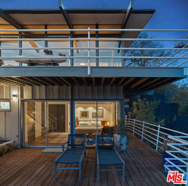 2690 Hollyridge Drive, Los Angeles CA: https://media.crmls.org/mediaz/d0672335-4d39-466e-acab-cd08ce3fbc45.jpg