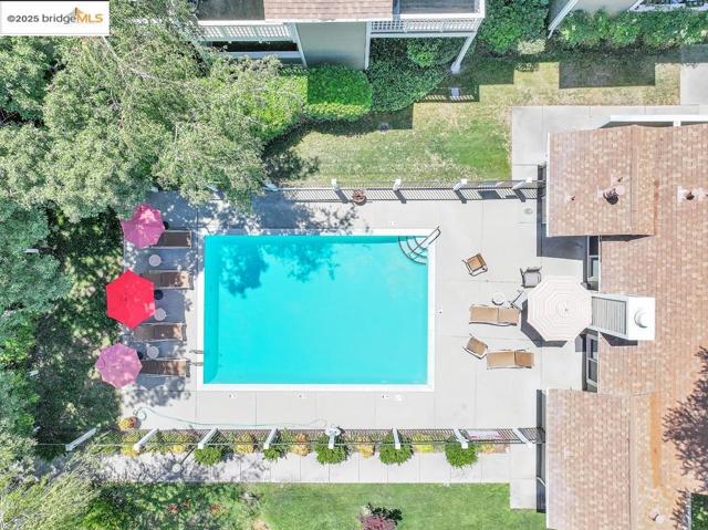 2587 Oak Rd, Walnut Creek CA: https://media.crmls.org/mediaz/d0673818-9124-4b1f-90fb-6983c39718b1.jpg