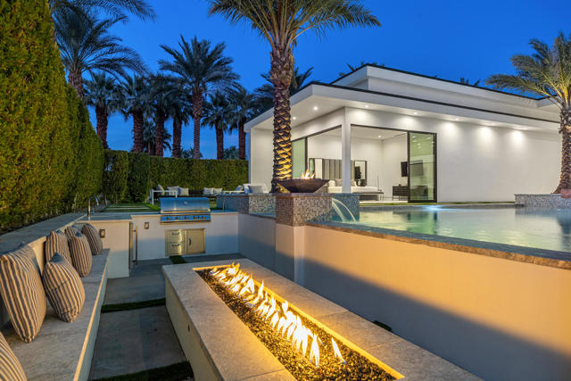 2 Bravo Court, Rancho Mirage CA: https://media.crmls.org/mediaz/d06741ed-3877-4b44-aeb6-d5c6a30359a3.jpg