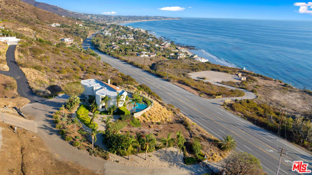 32215 Pacific Coast Highway, Malibu CA: https://media.crmls.org/mediaz/d067a6ae-34a6-4266-b742-2cf70f574537.jpg