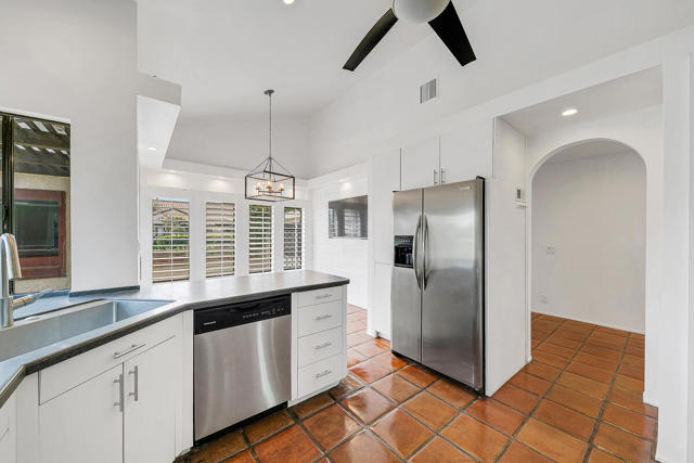 60 Calle Solano, Rancho Mirage CA: https://media.crmls.org/mediaz/d06882dd-61ce-49f6-924c-ee3337dac6a0.jpg