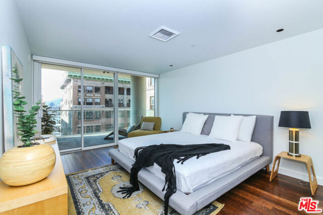 6250 HOLLYWOOD Boulevard, Los Angeles CA: https://media.crmls.org/mediaz/d068f336-6749-4731-a311-a8d084131eb4.jpg