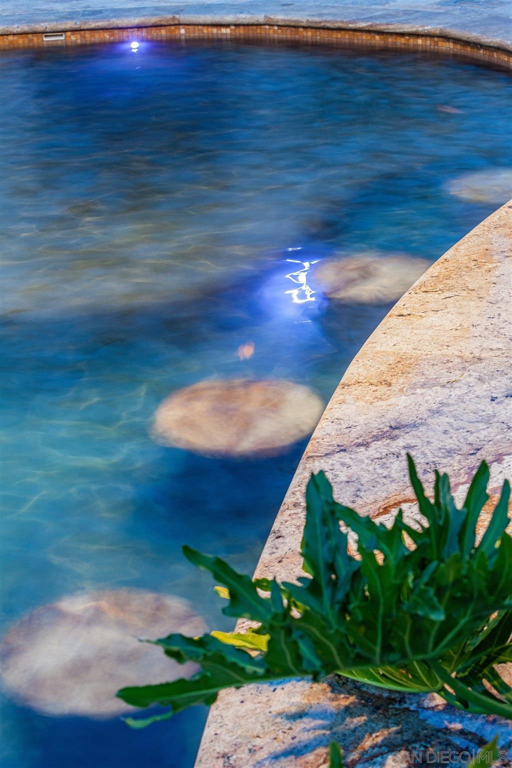 https://media.crmls.org/mediaz/d068fb6b-375d-4b56-b5e1-49f6b23814ad.jpg?preset=X-Large
