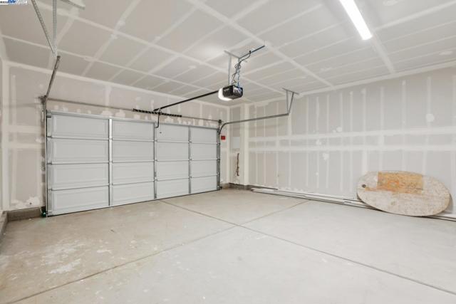 109 Creek View Cir, Fairfield CA: https://media.crmls.org/mediaz/d069a2f6-354c-478b-9dd5-f5249762eeea.jpg