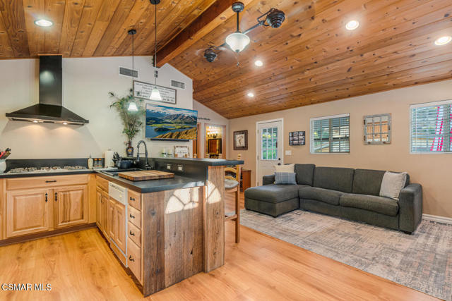 1088 Alta Vista Road, Simi Valley CA: https://media.crmls.org/mediaz/d069aea2-71d7-46cb-8d50-adcd7f7f153f.jpg